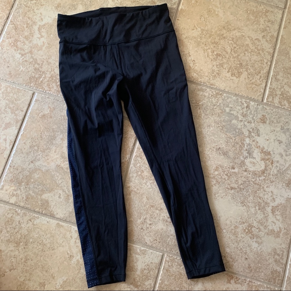 ATHLETA Ultimate 7/8 Tight Legging Medium Black Navy Perforated Mesh Side Panels